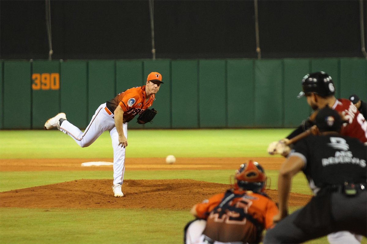 Toros cornean a los Gigantes
