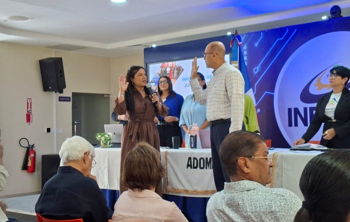 Tony Arias Gil toma juramento como director de Asuntos Institucionales de Adompretur